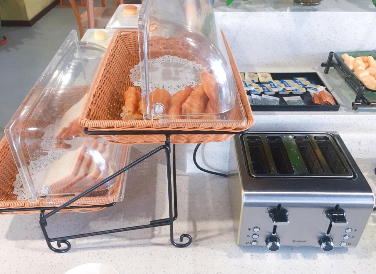 Nostalgia Hotel Near Tianjin Polar Ocean Word- Tianjin Fonte Joy World, 10 Minutes Drive Away From Tianjin Tanggu High-Speed Railway Station, Free Ice-Cream, Mineral Water, Snacks And Laundry Service, English Communication Well Экстерьер фото